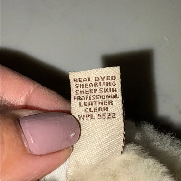 UGG Tan Shearling Lace-Up Gloves - Picture 5 of 5